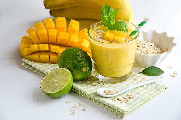 Get Summer Ready with This Easy Mango-Oatmeal Smoothie